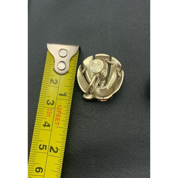 Vintage Goldtone LISNER Signed Modernist Style Screw Back Earrings Swirl Feather - Picture 5 of 5